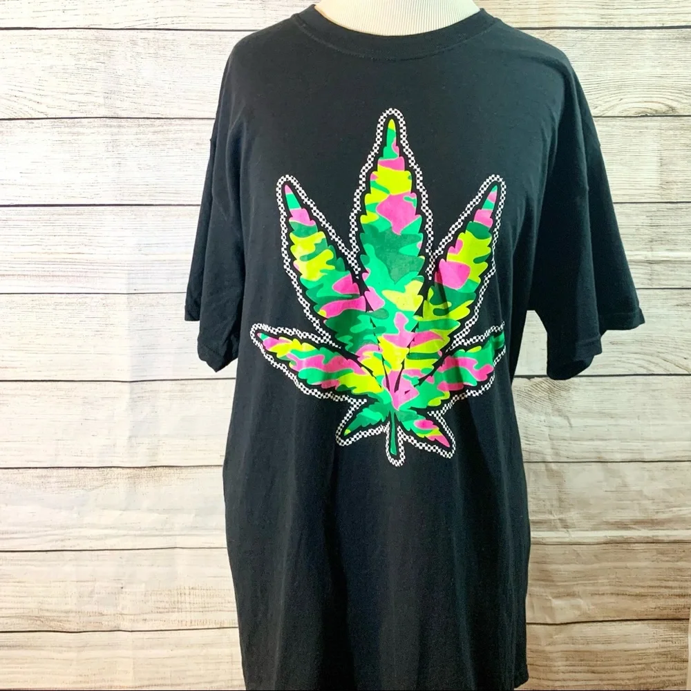 SPENCERS Weed Leaf Tee size L - Picture 2 of 5